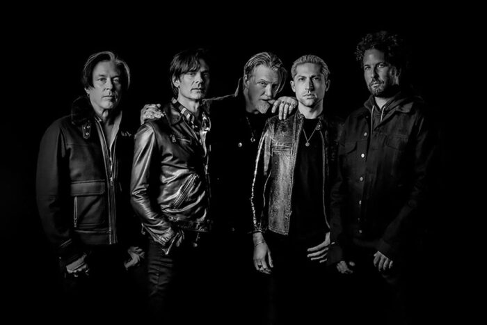 Queens of the Stone Age’den yeni şarkı ve klip: “Where The Goth Girls At?”